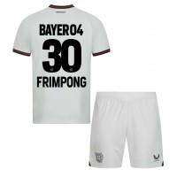 Bayer Leverkusen Jeremie Frimpong #30 Bortaställ Barn 2023-24 Korta ärmar (+ Korta byxor)